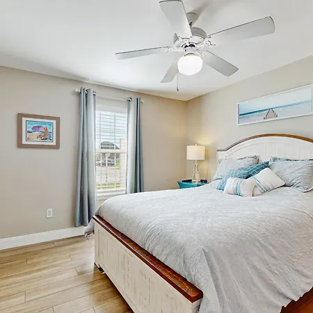 Colony Club C1 Apartment