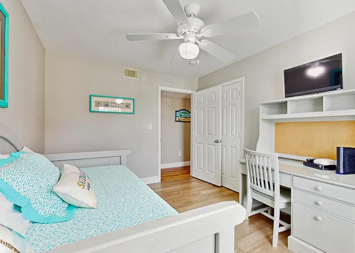 Colony Club C1 Apartment