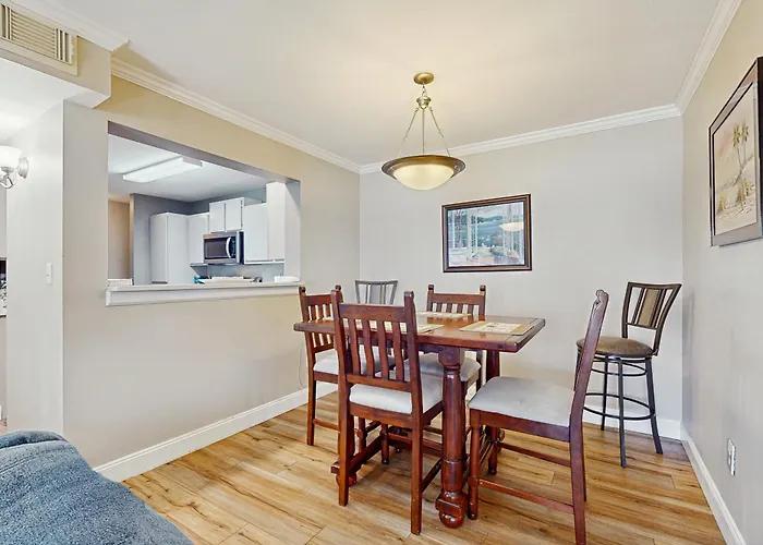 Colony Club C1 Apartment